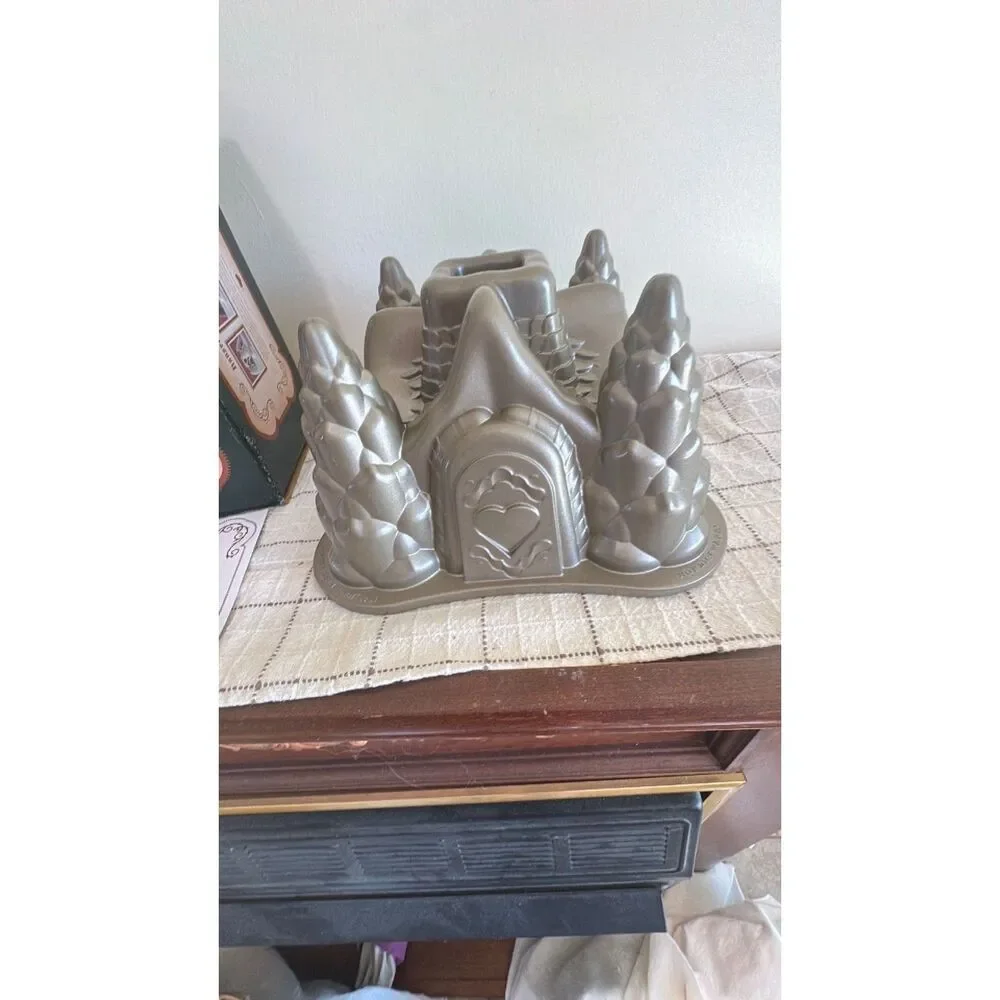 William Sonoma Hansel And Greek Bundt Pan